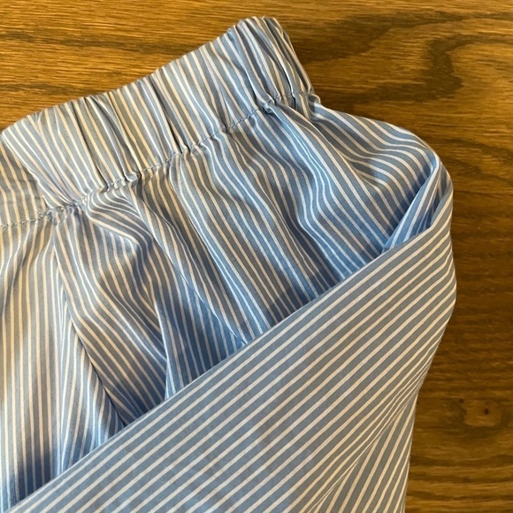 Pinstripe cold shoulder top - Picture 5 of 7